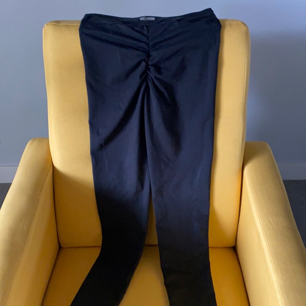 Celestial Bodiez black booty scrunch leggings